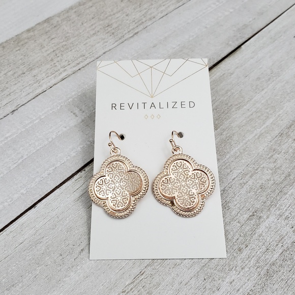 Clover Quatrefoil Earrings - Picture 2 of 2